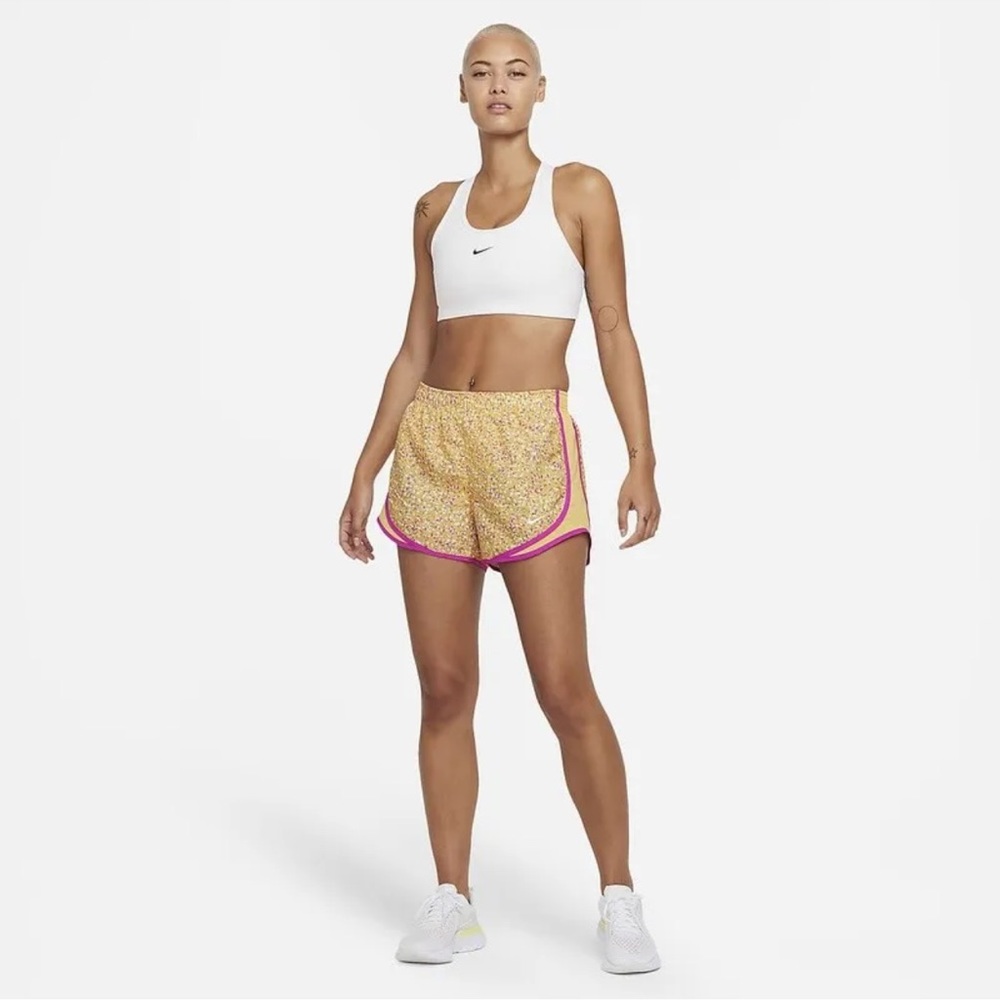 Nike tempo 3” and con clash running shorts size Small